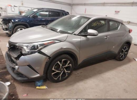 Toyota  - C-Hr  - 2018 - Silver - 41235757
