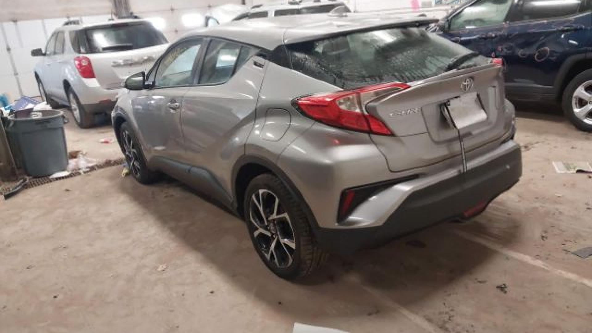 Toyota  - C-Hr  - 2018 - Silver - 41235757