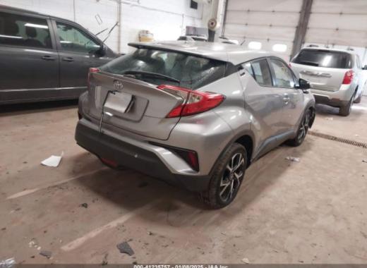 Toyota  - C-Hr  - 2018 - Silver - 41235757