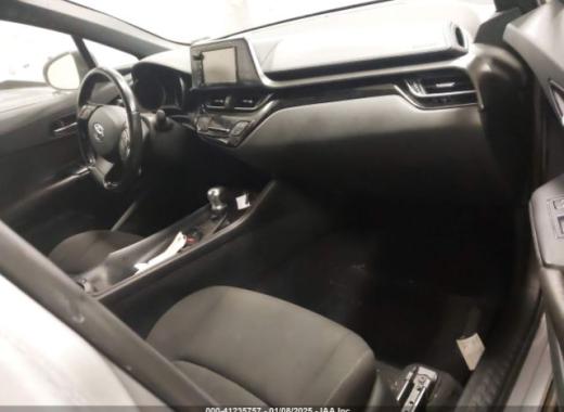 Toyota  - C-Hr  - 2018 - Silver - 41235757