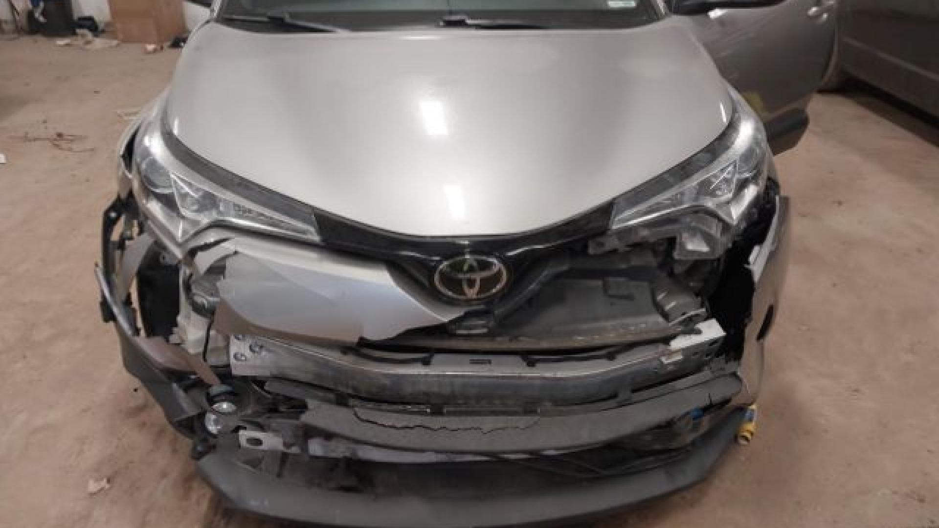 Toyota  - C-Hr  - 2018 - Silver - 41235757