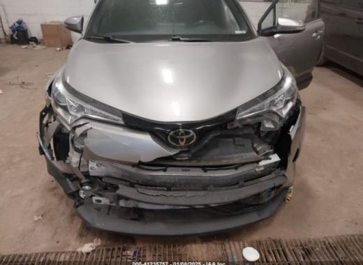 Toyota  - C-Hr  - 2018 - Silver - 41235757