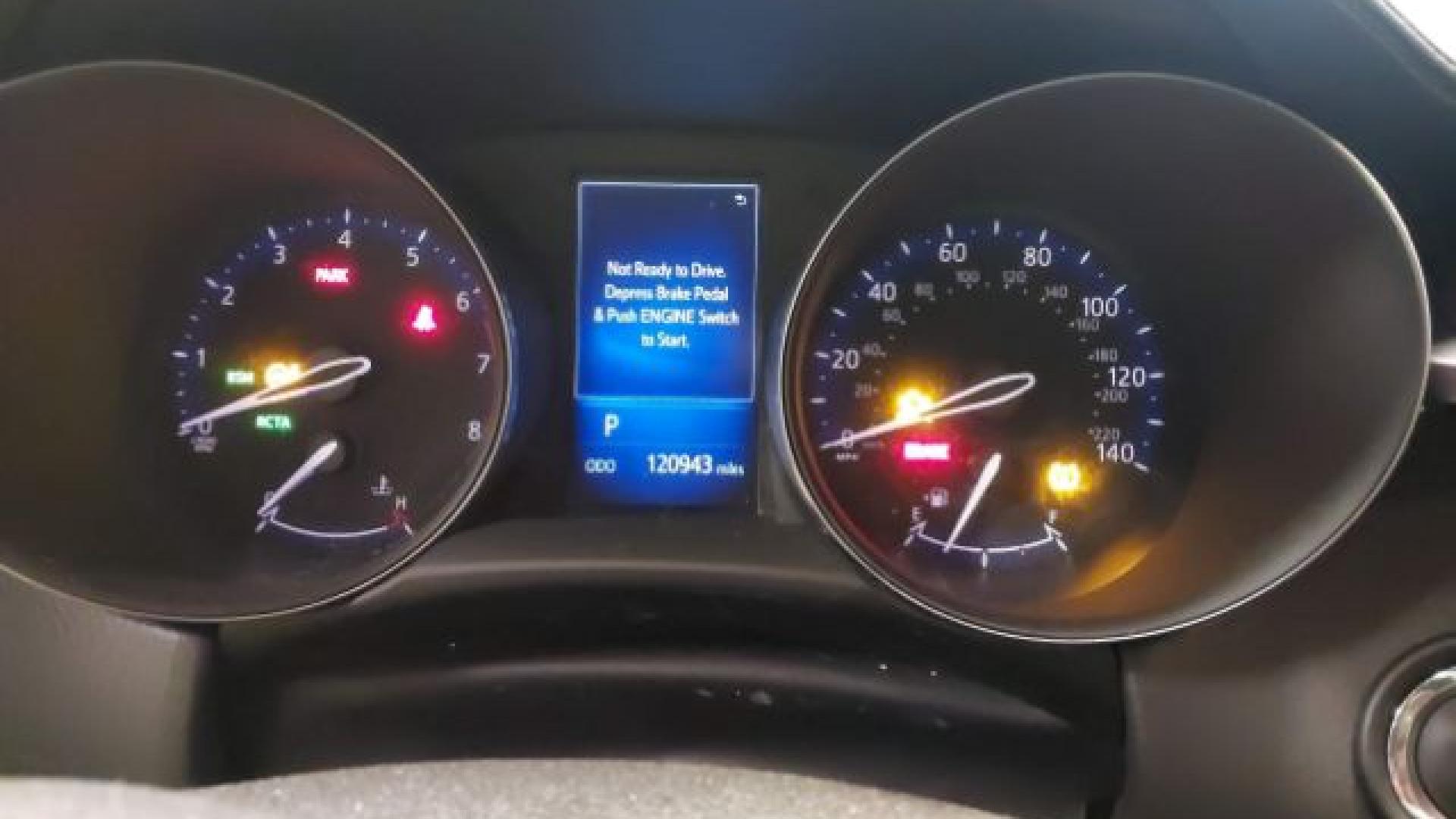 Toyota  - C-Hr  - 2018 - Silver - 41235757