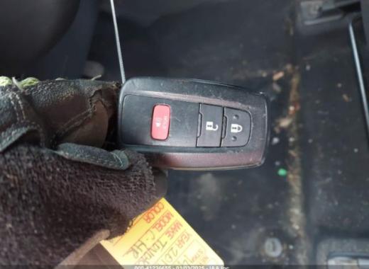 Toyota  - C-Hr  - 2018 - Silver - 41236655