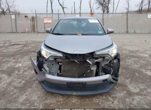 Toyota  - C-Hr  - 2018 - Silver - 41236655