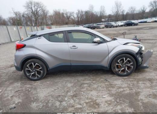 Toyota  - C-Hr  - 2018 - Silver - 41236655