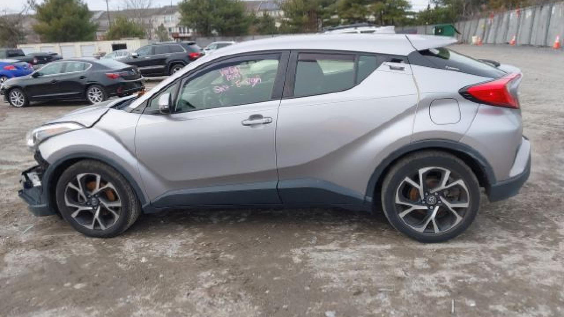 Toyota  - C-Hr  - 2018 - Silver - 41236655