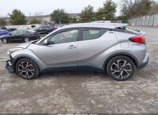 Toyota  - C-Hr  - 2018 - Silver - 41236655