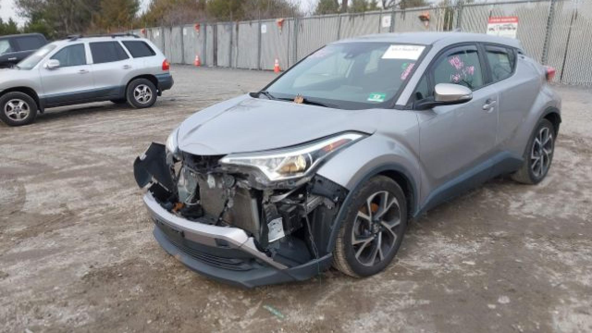 Toyota  - C-Hr  - 2018 - Silver - 41236655