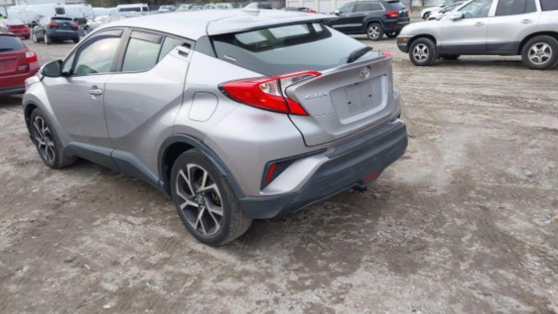 Toyota  - C-Hr  - 2018 - Silver - 41236655