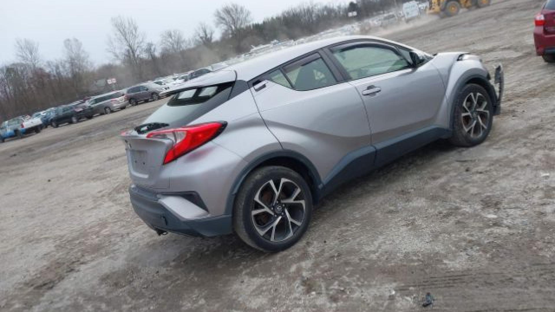 Toyota  - C-Hr  - 2018 - Silver - 41236655