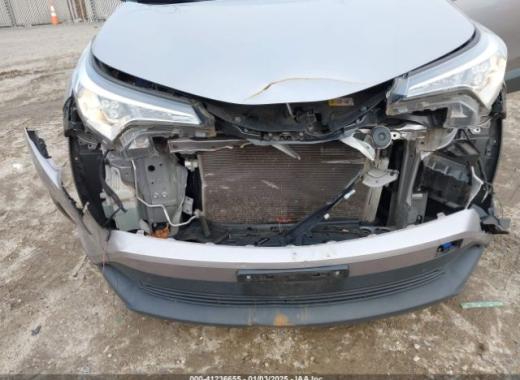 Toyota  - C-Hr  - 2018 - Silver - 41236655