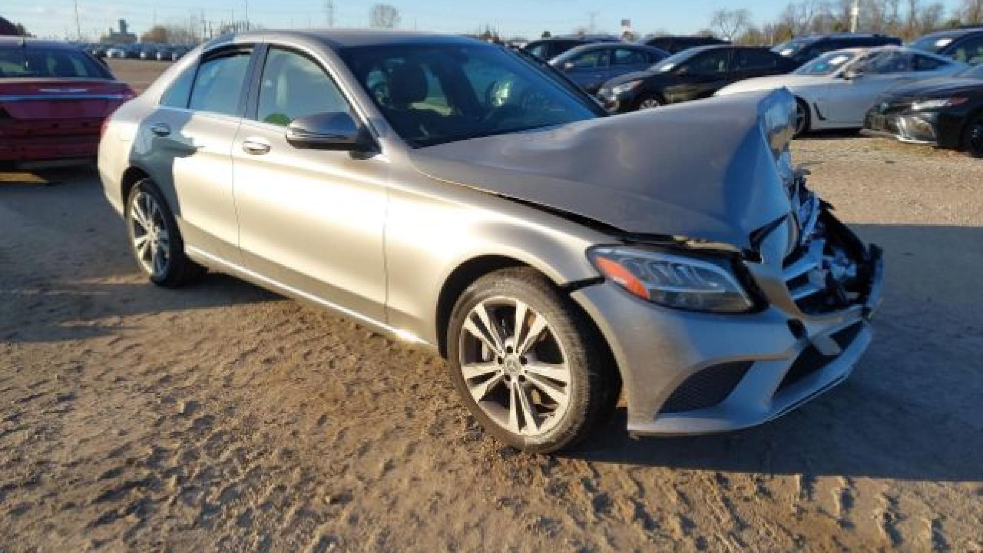 Mercedes - C300 - 2019 - Gold - 41238395