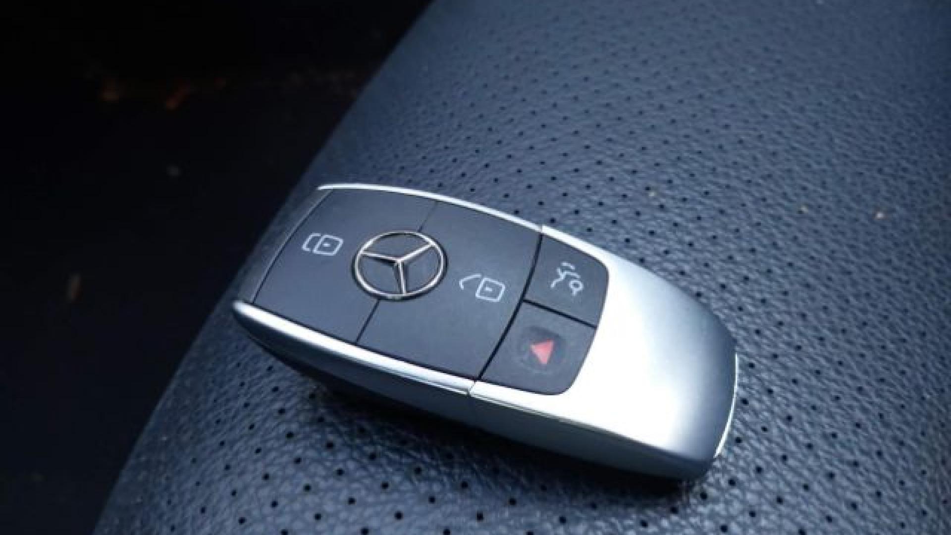 Mercedes - C300 - 2019 - Gold - 41238395