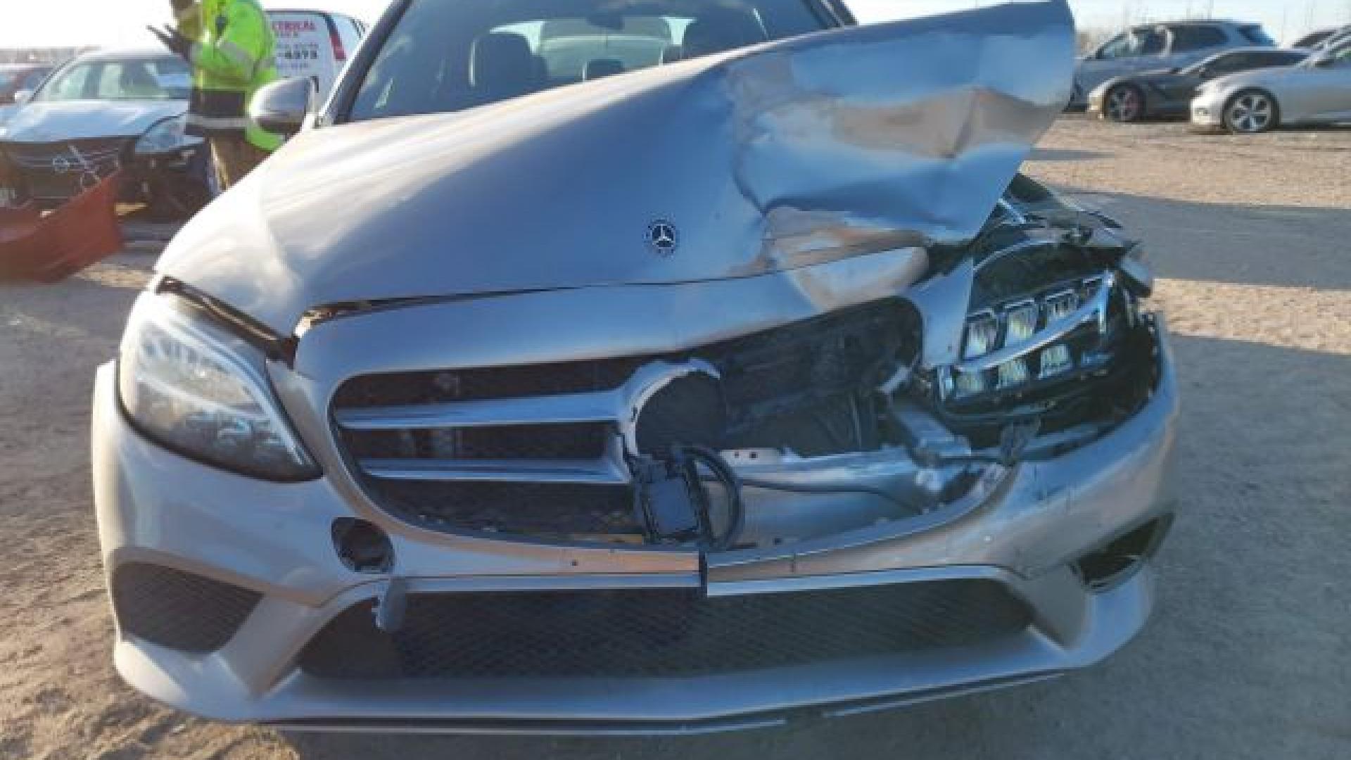 Mercedes - C300 - 2019 - Gold - 41238395