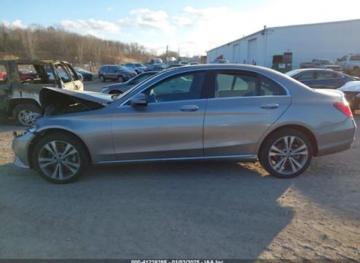 Mercedes - C300 - 2019 - Gold - 41238395