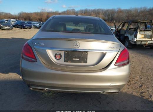 Mercedes - C300 - 2019 - Gold - 41238395