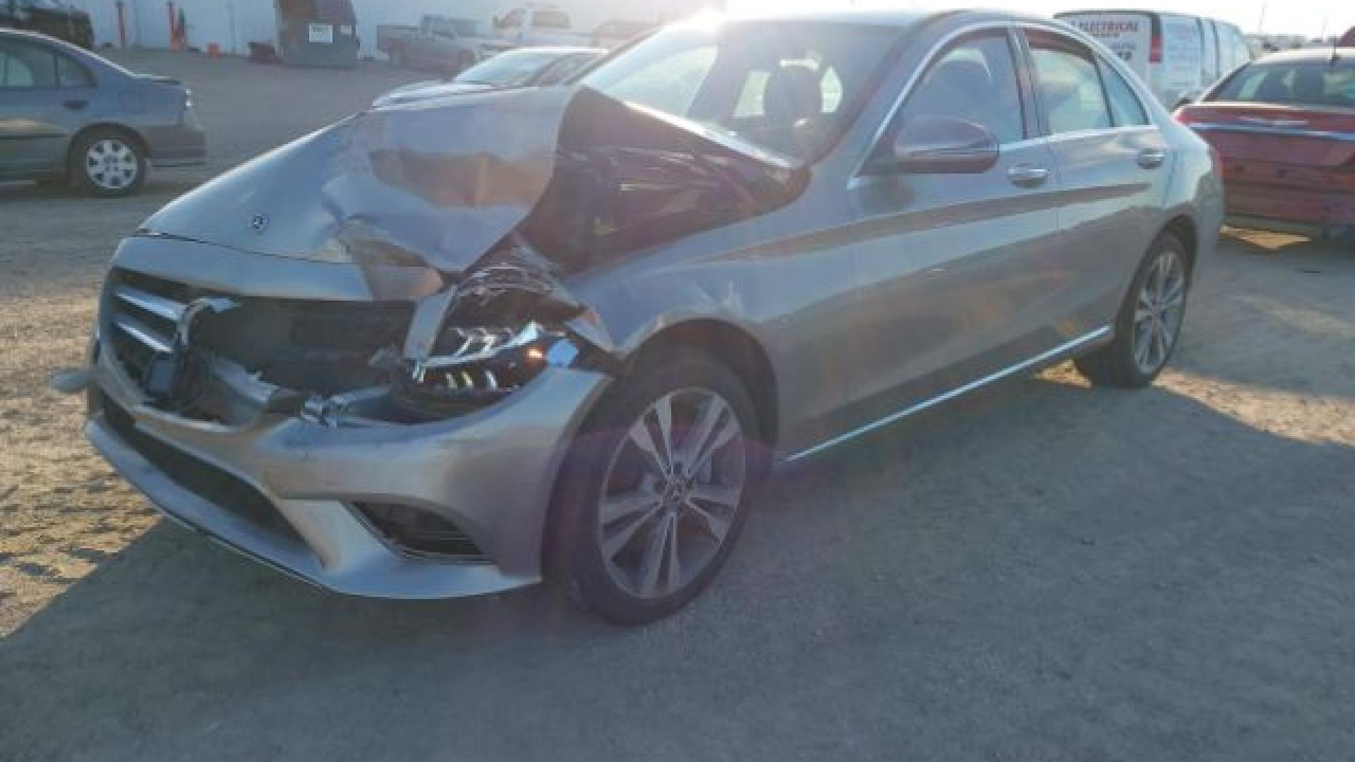 Mercedes - C300 - 2019 - Gold - 41238395