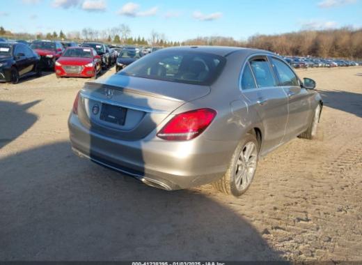 Mercedes - C300 - 2019 - Gold - 41238395
