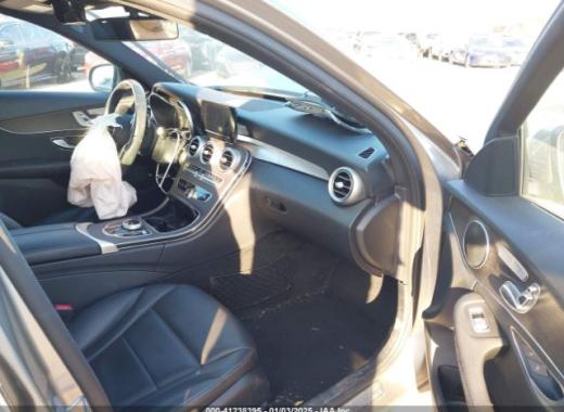 Mercedes - C300 - 2019 - Gold - 41238395