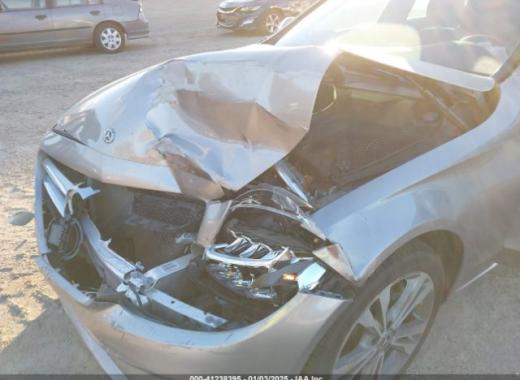 Mercedes - C300 - 2019 - Gold - 41238395