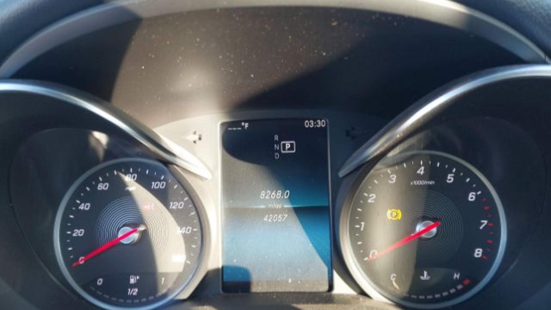 Mercedes - C300 - 2019 - Gold - 41238395