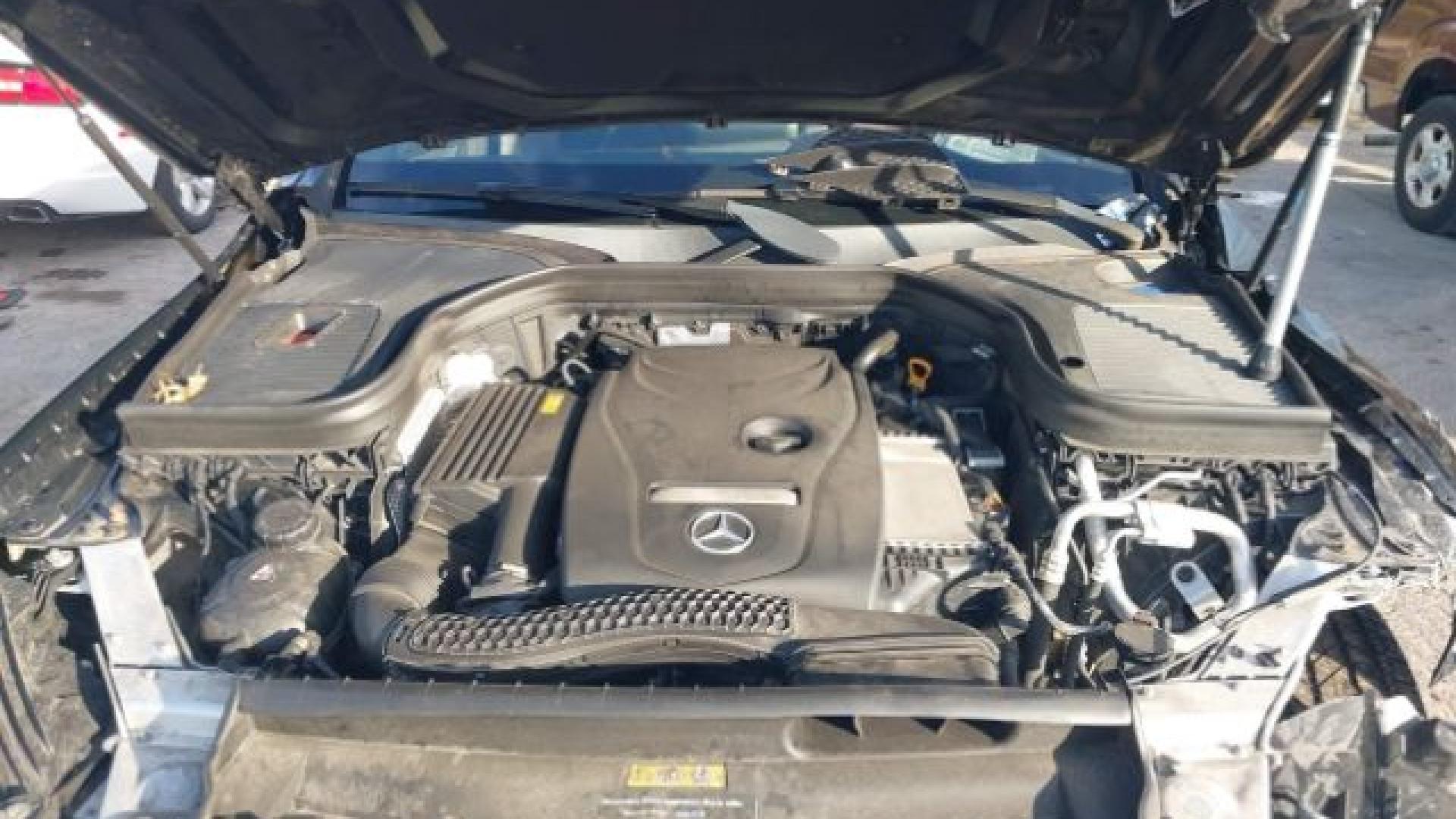 Mercedes - Glc300 - 2019 - Black - 41239602