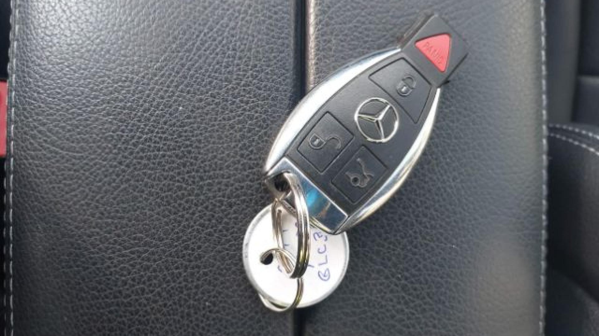 Mercedes - Glc300 - 2019 - Black - 41239602