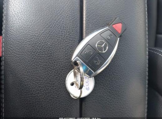 Mercedes - Glc300 - 2019 - Black - 41239602