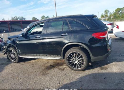Mercedes - Glc300 - 2019 - Black - 41239602