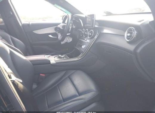 Mercedes - Glc300 - 2019 - Black - 41239602