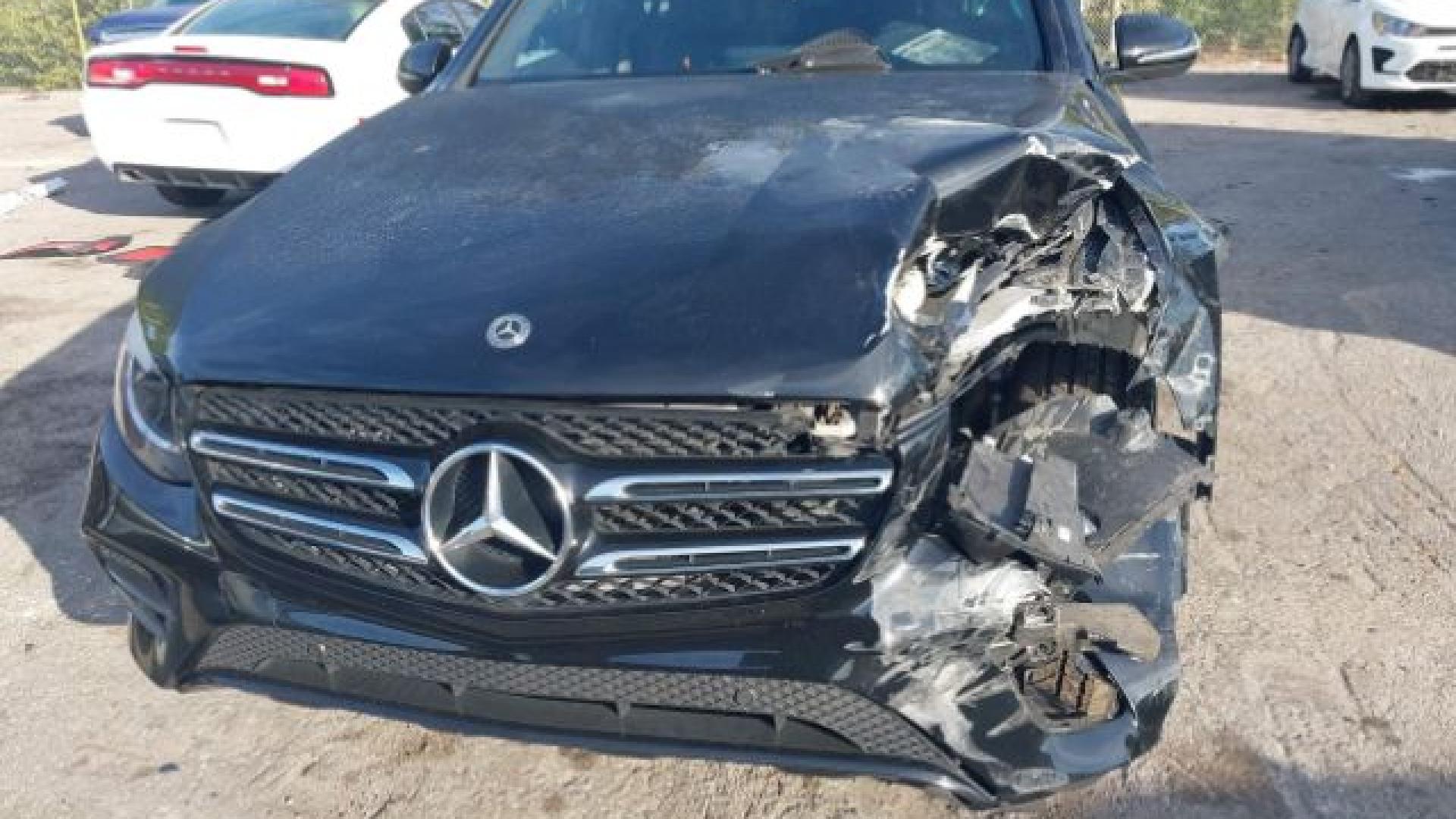 Mercedes - Glc300 - 2019 - Black - 41239602