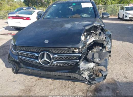 Mercedes - Glc300 - 2019 - Black - 41239602