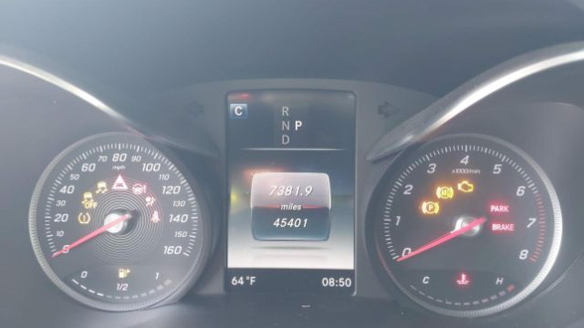 Mercedes - Glc300 - 2019 - Black - 41239602