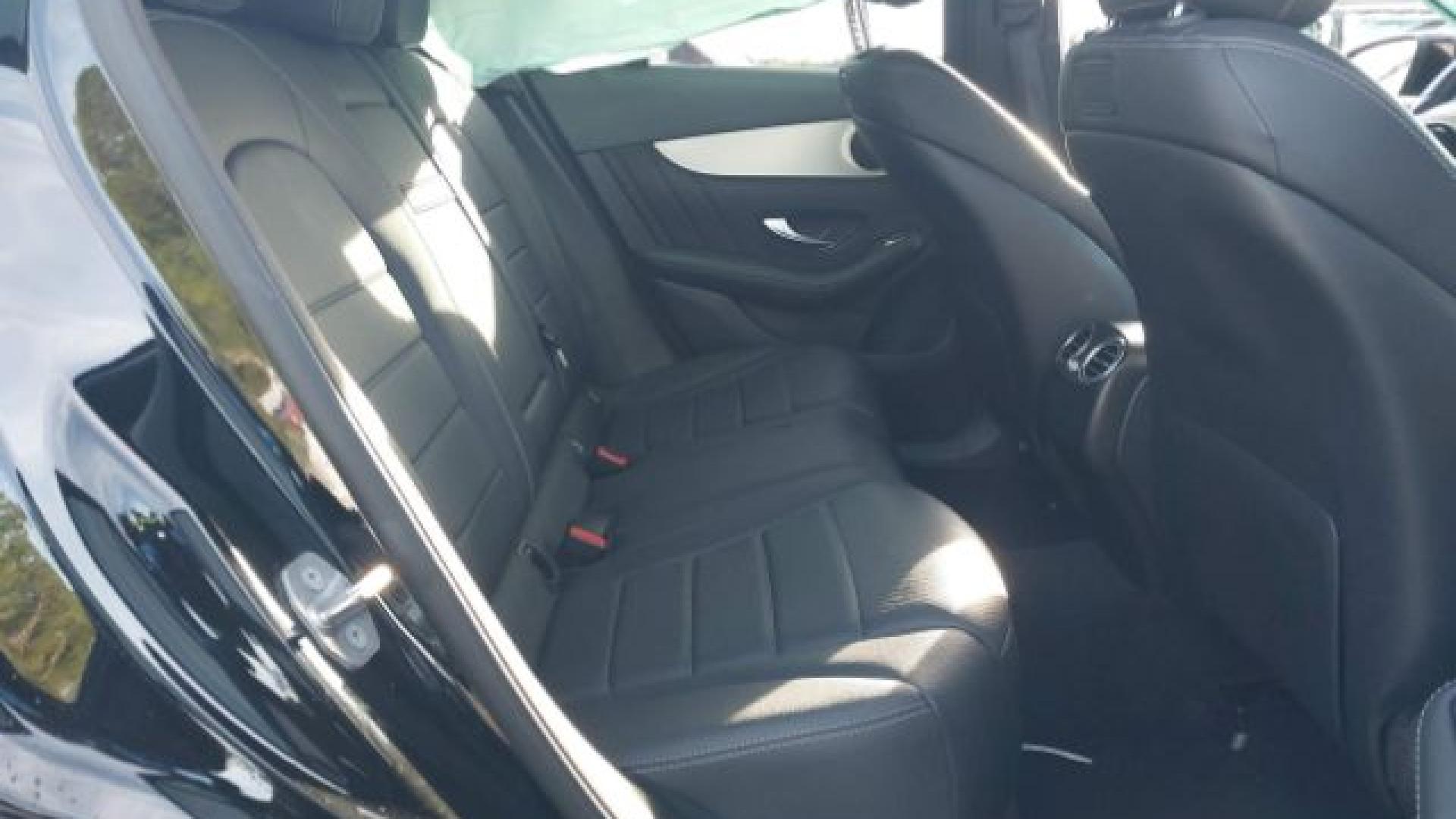 Mercedes - Glc300 - 2019 - Black - 41239602