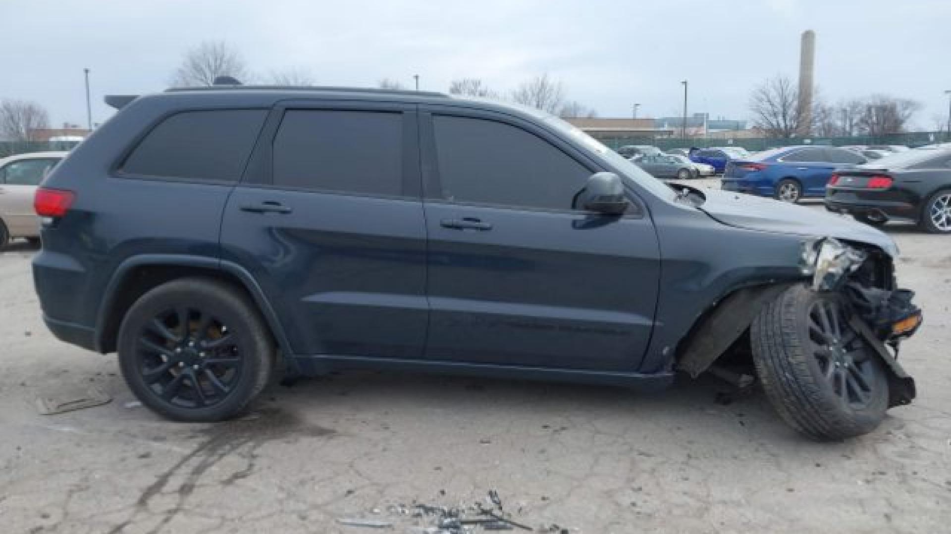 Jeep  - Grand Cherokee - 2017 - Navyblue - 41240705