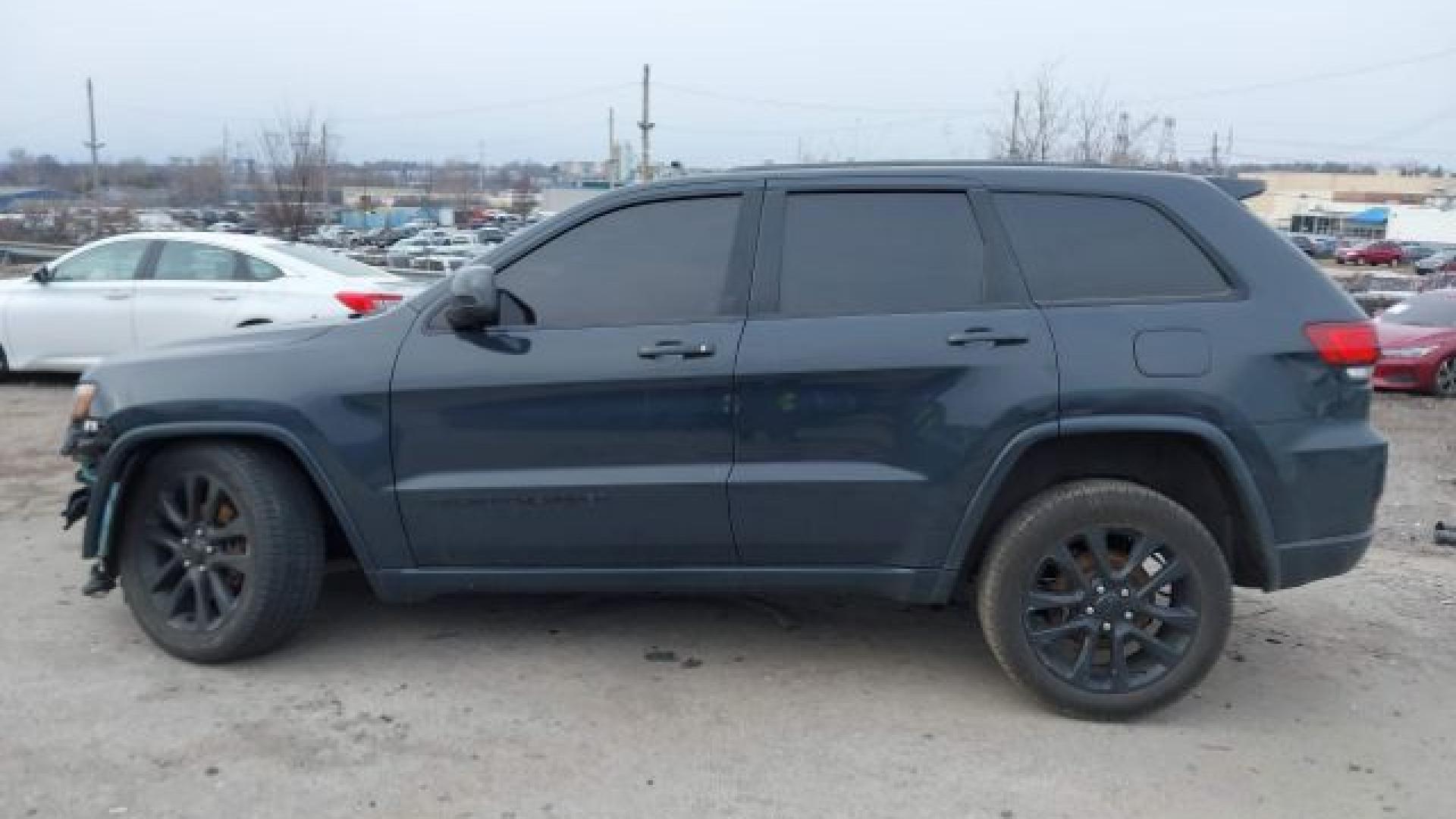 Jeep  - Grand Cherokee - 2017 - Navyblue - 41240705