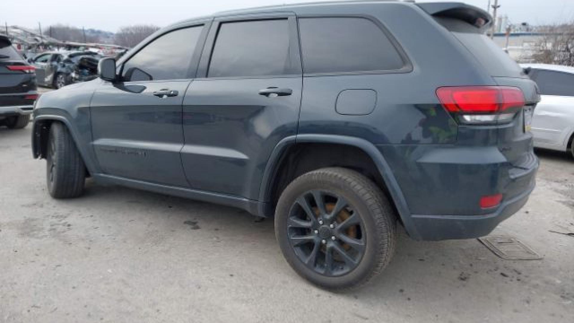 Jeep  - Grand Cherokee - 2017 - Navyblue - 41240705