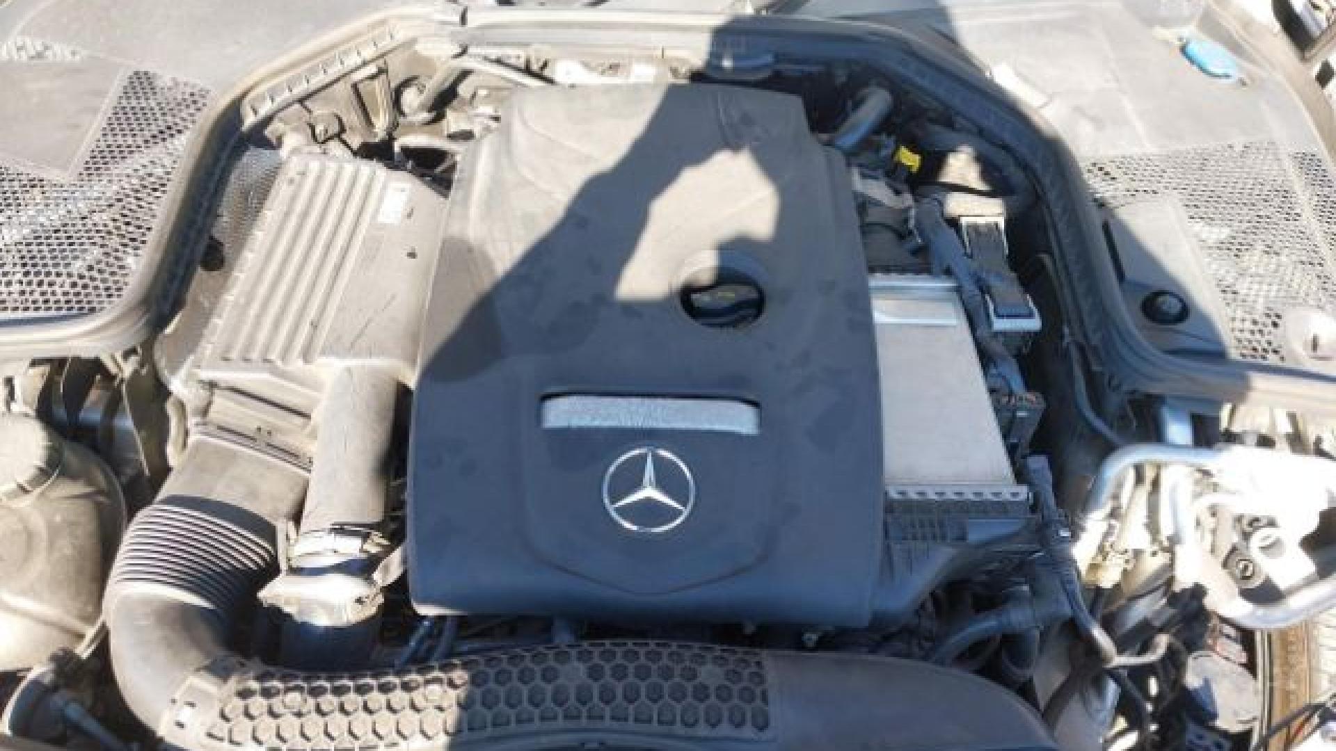 Mercedes - C300 - 2018 - Silver - 41244896