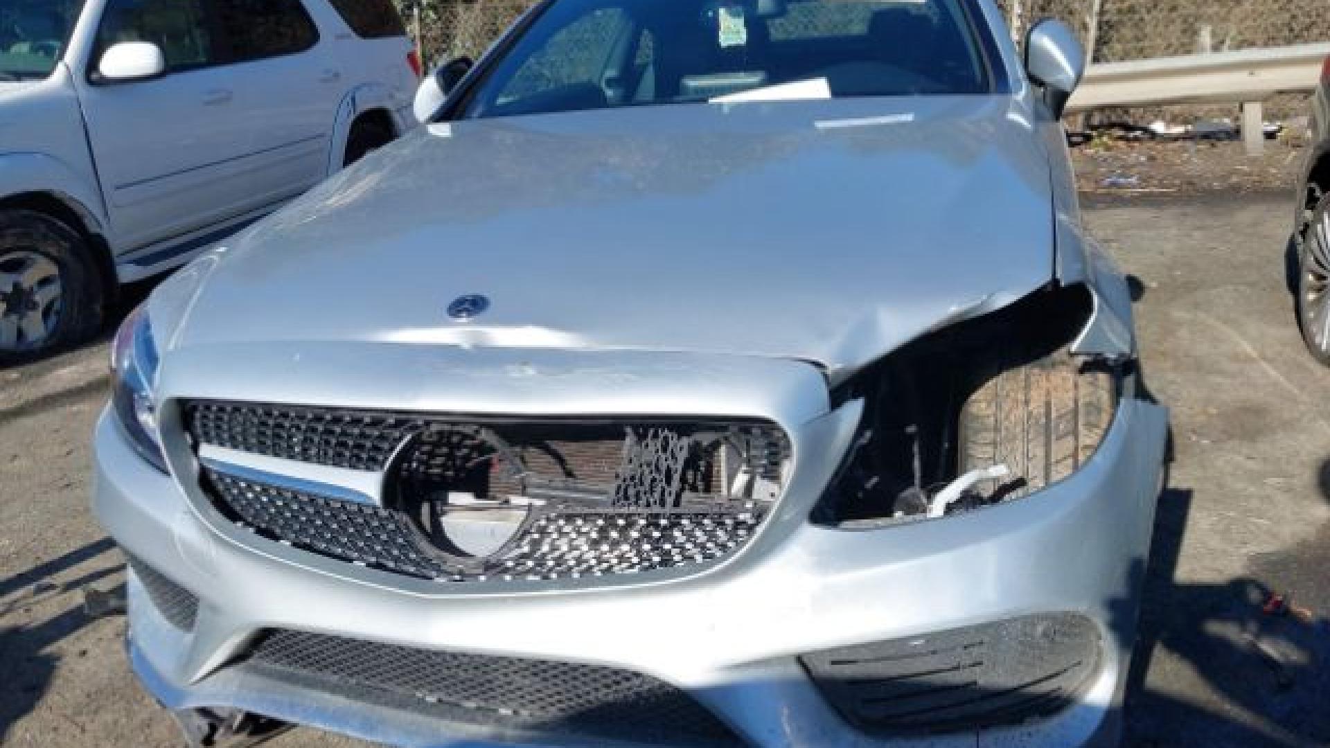 Mercedes - C300 - 2018 - Silver - 41244896