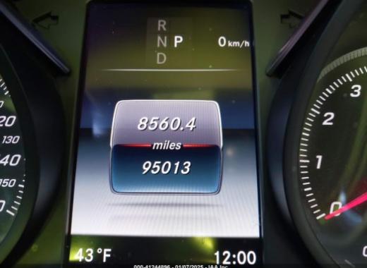 Mercedes - C300 - 2018 - Silver - 41244896