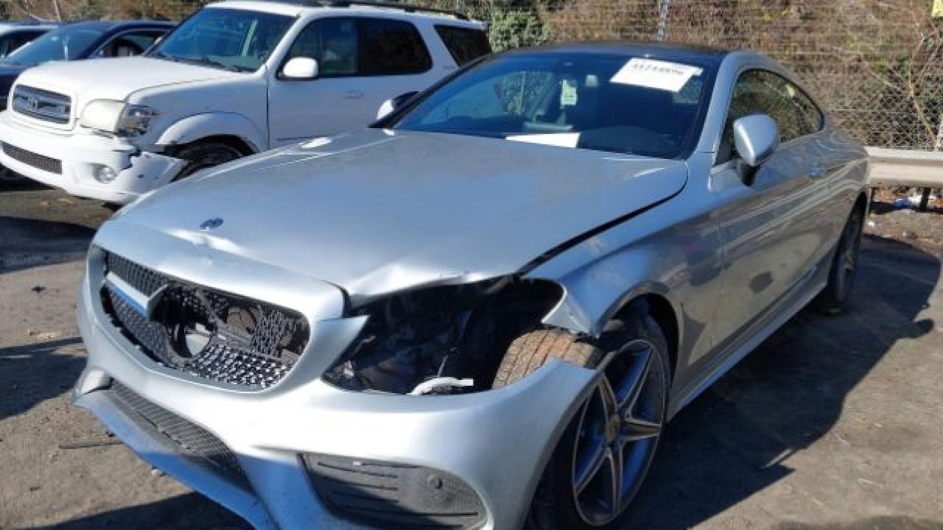 Mercedes - C300 - 2018 - Silver - 41244896