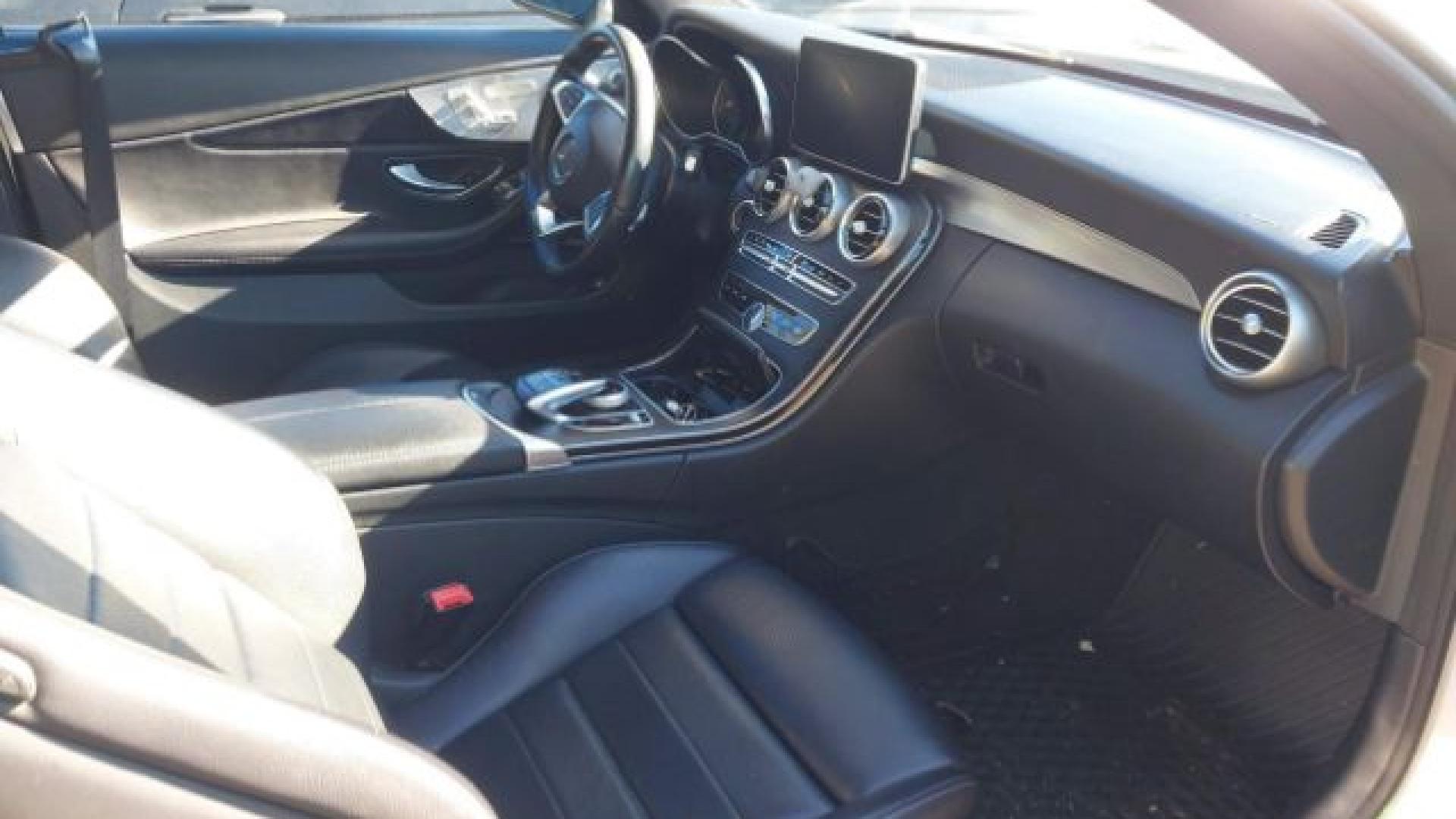 Mercedes - C300 - 2018 - Silver - 41244896