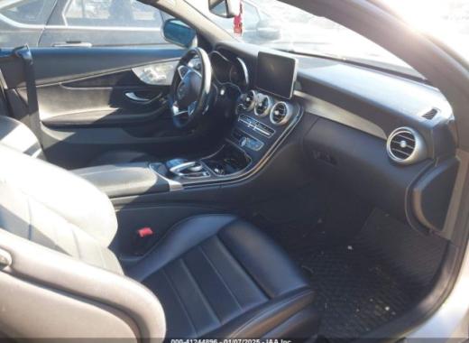 Mercedes - C300 - 2018 - Silver - 41244896