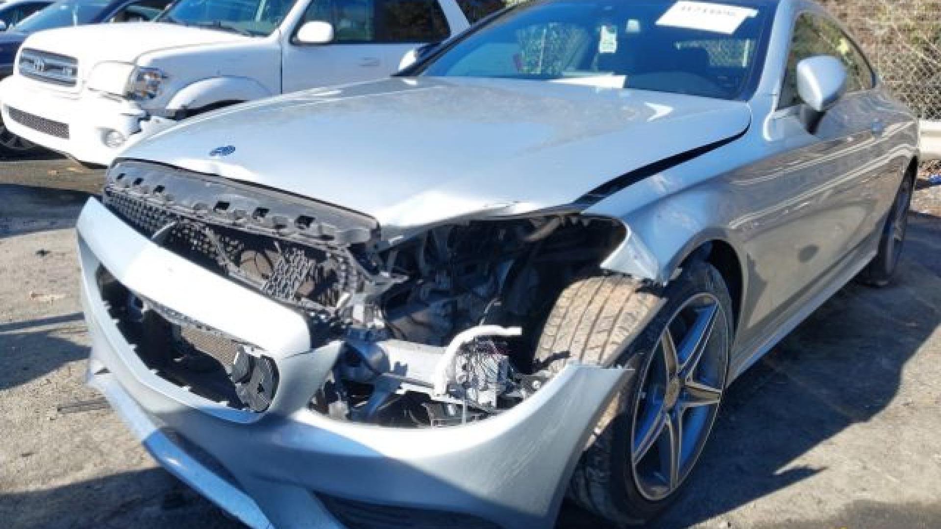 Mercedes - C300 - 2018 - Silver - 41244896