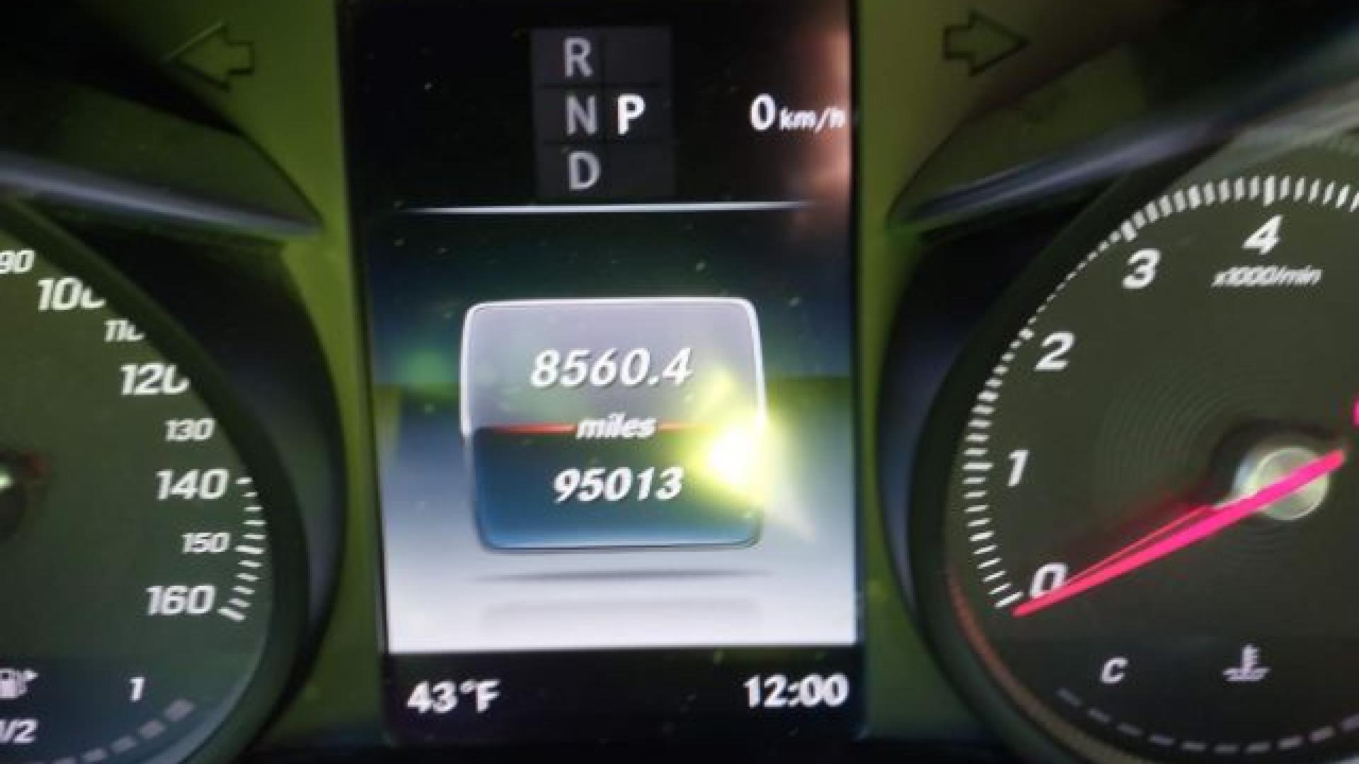 Mercedes - C300 - 2018 - Silver - 41244896