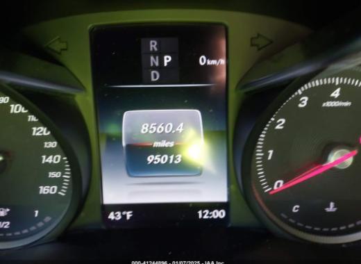 Mercedes - C300 - 2018 - Silver - 41244896