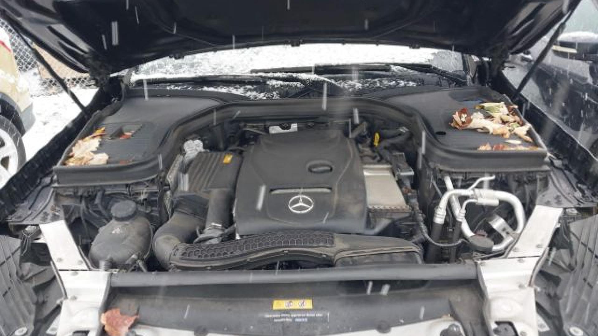 Mercedes - Glc300 - 2018 - Black - 41257095