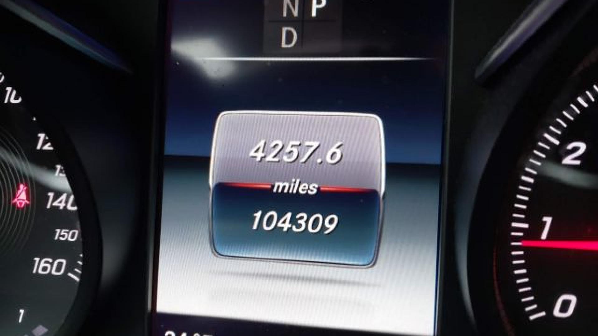 Mercedes - Glc300 - 2018 - Black - 41257095