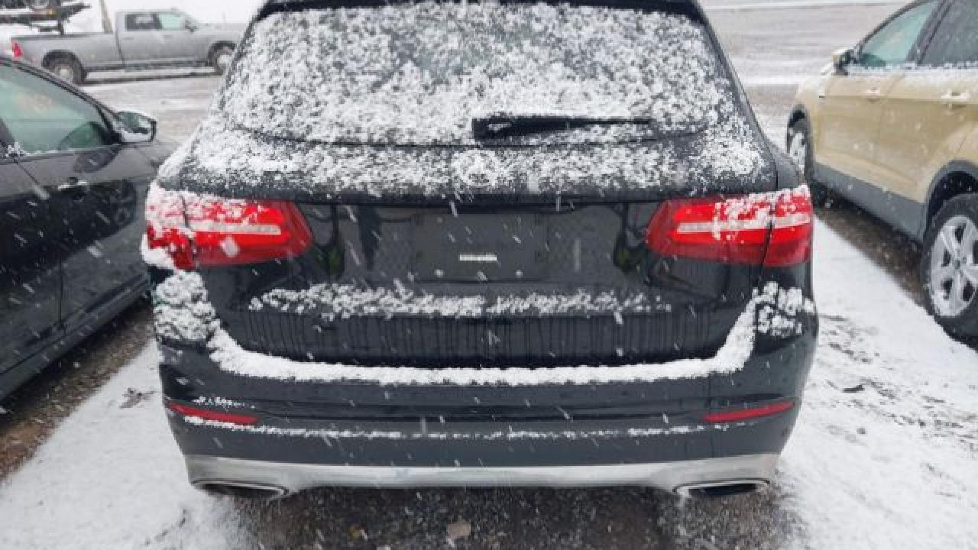 Mercedes - Glc300 - 2018 - Black - 41257095